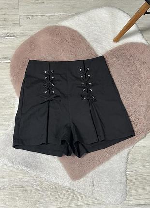 Шортики від boohoo