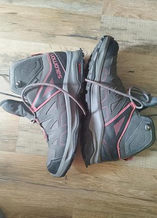 Продам женские кроссовки salomon 40р