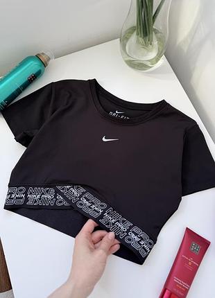 Чорна спортивна футболка топ nike