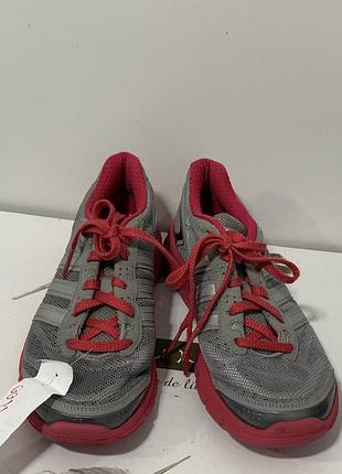 Дуже гарні жіночі кросівки adidas