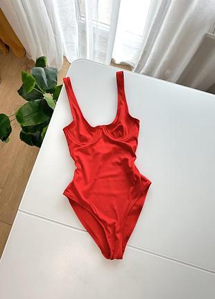 Червоний суцільний купальник на кісточках primark xs розміру в рубчик