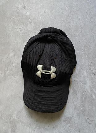 Темно синя кепка under armour