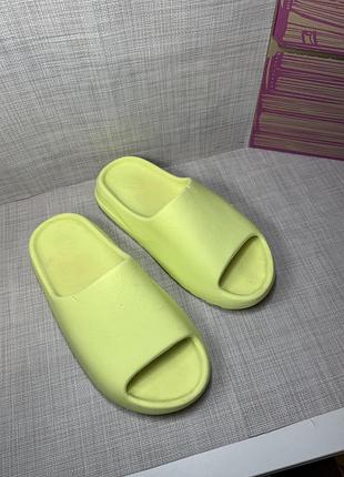 Оригінальні шльопанці adidas yeezy slide