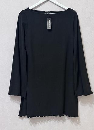 Красива чорна коротка сукня від prettylittlething .
