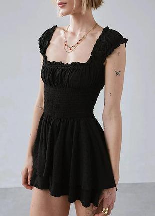 Чорний комбінезон з шортами в горошок urban outfitters xxs