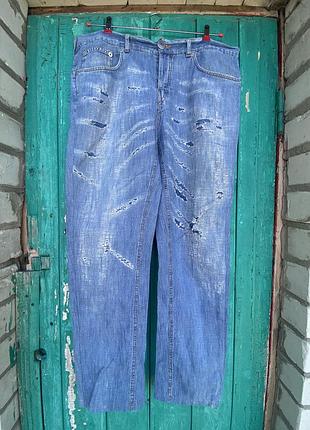 Стильні чоловічі джинси бренду richmond denim у світло-блакитному відтінку з ефектним потерто-рваним дизайном.