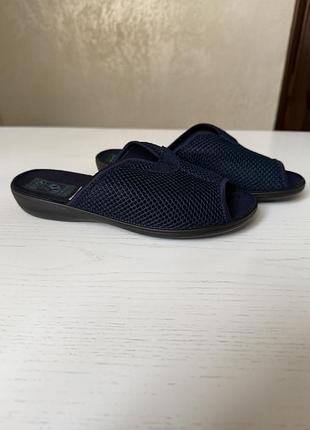 Тапочки жіночі