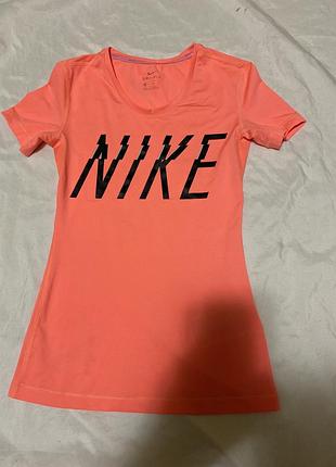 Нова футболка nike