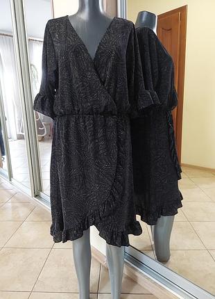 Красиве на запах із воланами плаття 👗