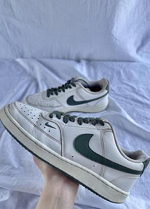 Кросівки білі nike court vision low next nature.
