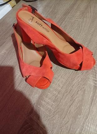 Замшевые натуральные босоножки clarks 38 р