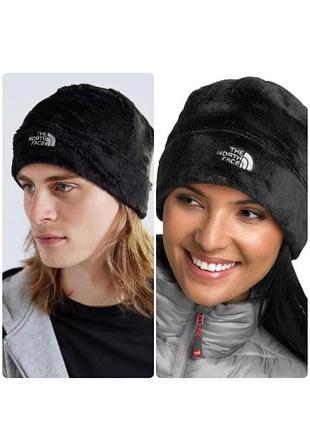 Черная шапка — модель the north face osito beanie, изготовленная из мягкого флиса.