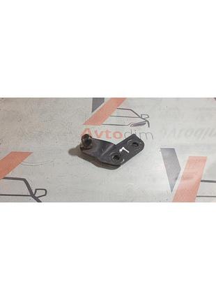 Кронштейн левого амортизатора крышки багажника верхний 90459jd01c nissan qashqai 1 2010-2013
