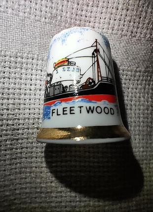 Наперсток,сувенир коллекционный из фарфора fine bone " fleetwood".