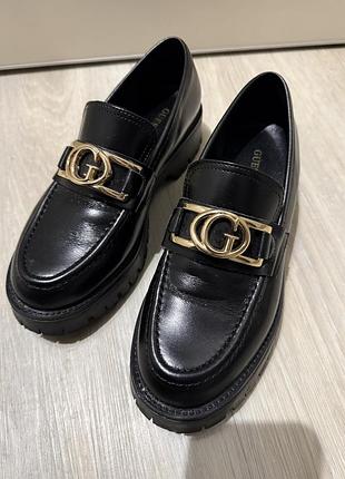 Лофери guess