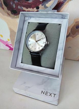 Жіночий годинник next, на ходу