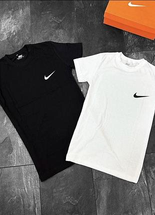 Футболка + футболка nike (збоку)