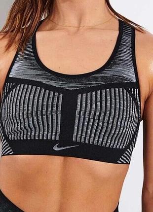 Топ спортивный nike