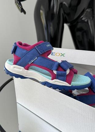 Якісні м'які босоніжки на липучках geox