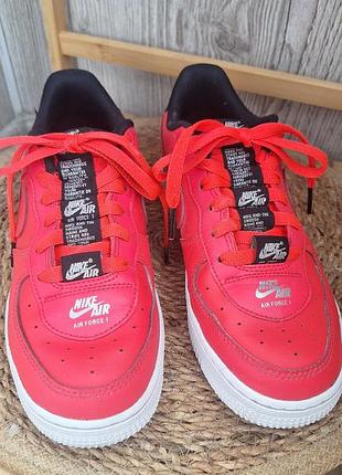 Легендарные nike air force 1 в ярком красном цвете