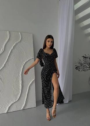 Плаття з розрізом