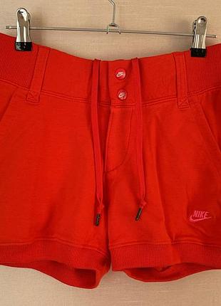 яркие спортивные шорты nike sportswear