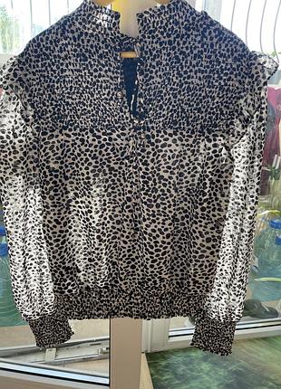 Блуза dorothy perkins элегантная и женственная модель в отличном состоянии.