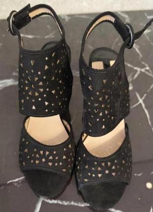 Босоніжки, туфлі dorothy perkins замшеві. довжина устілки 24см.