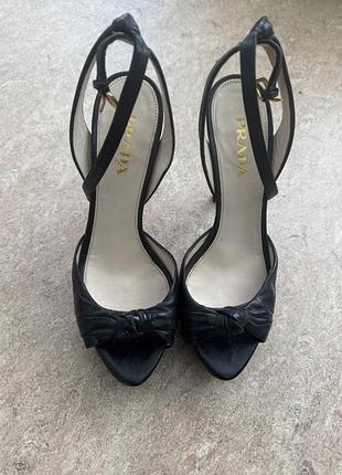 Босоніжки prada 37р