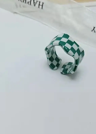 Вінтажне акрилове кільце в клітинку