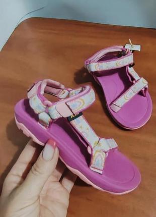 Teva босоножки для девочки новые