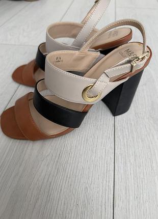 Жвночі босоніжки marks & spencer
