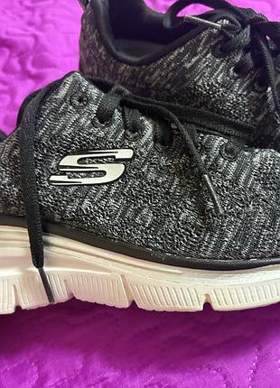 Круті фірмові жіночі кросівки skechers