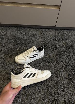Оригінальні кросівки adidas