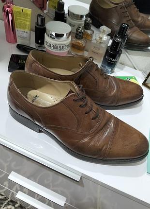 Мужские кожаные туфли от известного британского бренда clarks