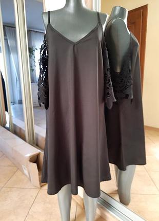 Красивое с кружевными рукавами платье 👗
