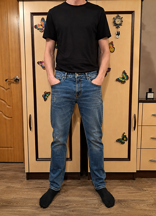 Стильные мужские джинсы slim fit в классическом синем цвете