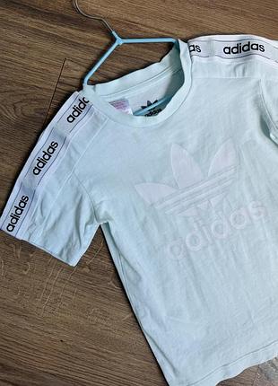 Футболка мʼятна adidas на хлопчика  вік 2-3 роки оригінал з лампасами