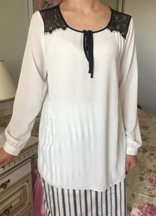 Нврядная біла блуза з мереживом