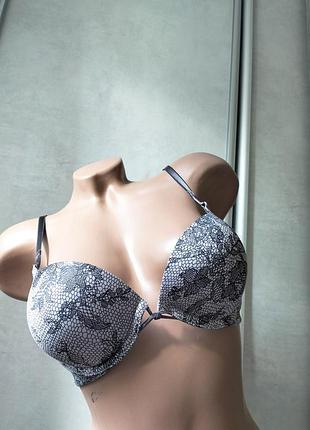 Бюстгальтер з 3д пуш-ап від victoria secret  32в