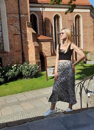 Стильна легка атласна спідниця