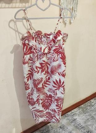 Платье на бретельках с рюшами и принтом