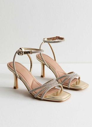 Новые шикарные босоножки в камешках new look 42 и 43 (27 -27.5-28см) имеют нереальный перелив, стелька комфорт, туфли, лодочки лодочки