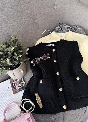 Трендовий жилет в стилі old money zara