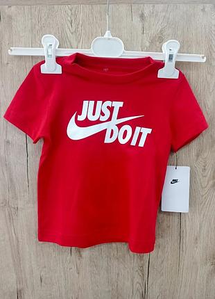 Червона дитяча футболка nike sportswear