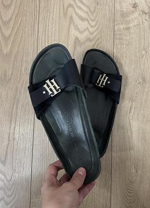 Шльопанці шкіряні чорні tommy hilfiger