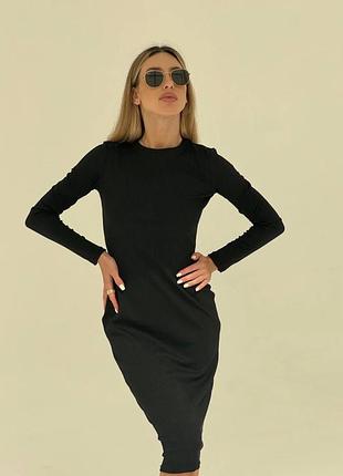 Чорна сукня