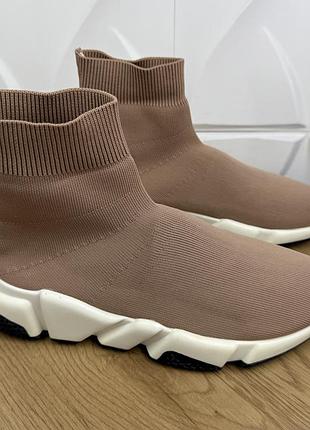 Актуальні кросівки balenciaga speed trainer