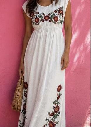 Вишита сукня zara
