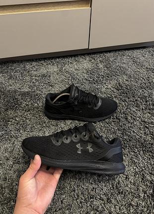Оригінальні кросівки under armour